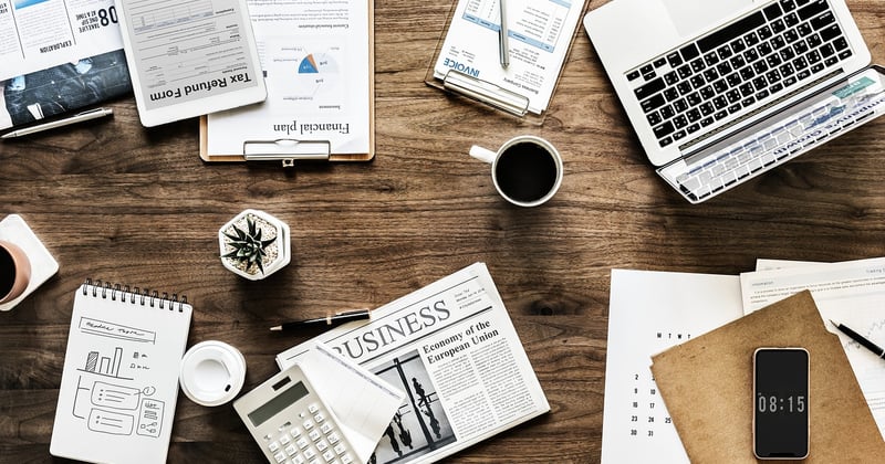 Comparer plan de travail en bois massif et stratifié : le match