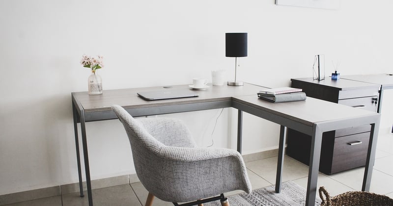 Aménager un bureau à domicile dans un petit espace : 7 astuces malines