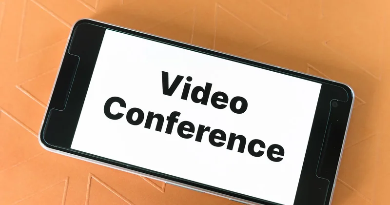 Faut-il vraiment un fond de webcam professionnel ?